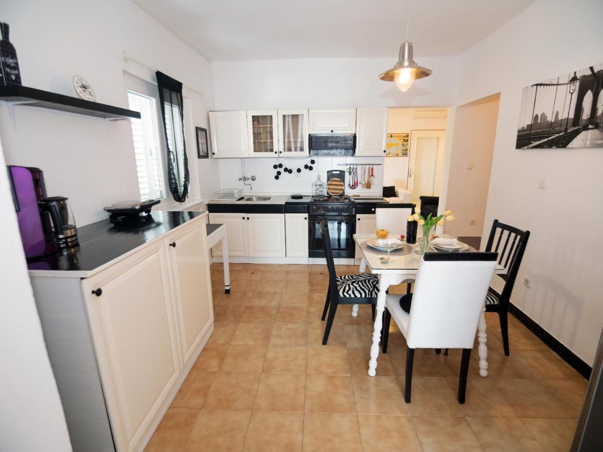 Apartment Eneja Rab Town Buitenkant foto